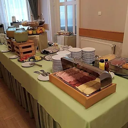 Blaha Lujza Hotel 3*